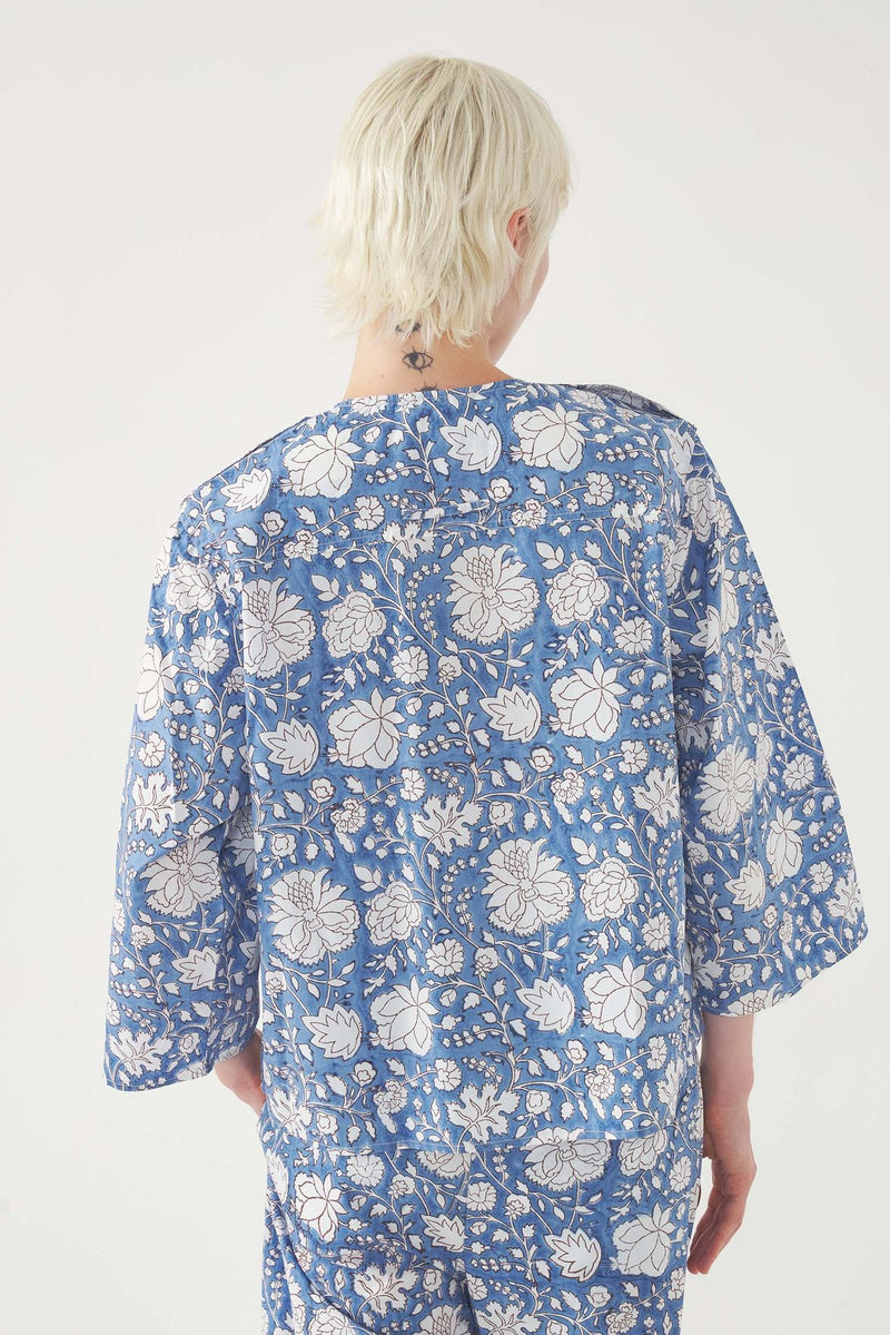 Camicia fiorata azzurra